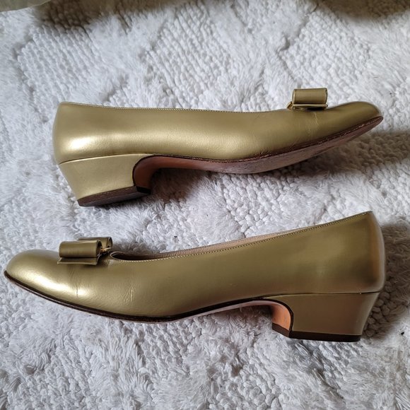 Salvatore Ferragamo Boutique Gold Vara Sz 6.5 B. SALE! Was $78 now $60 9/22/24 - Picture 2 of 8
